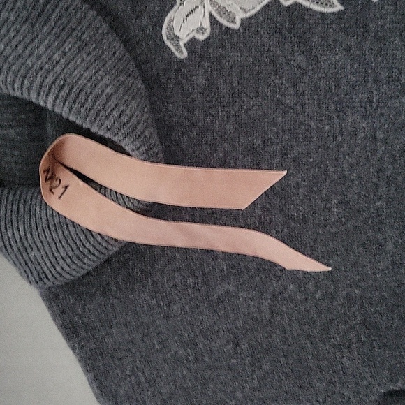 N. 21 Floral Lace Short Sleeve Turtleneck Sweater - Picture 5 of 5